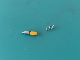 口金部品にバネを装着するの画像1