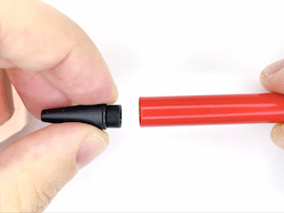 ケース先端にキャップを装着するの画像1