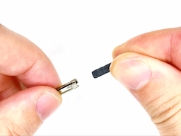 消しゴムに金具を装着するの画像1