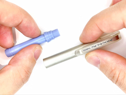 ケースと内部のプラスチック筒を装着するの画像1