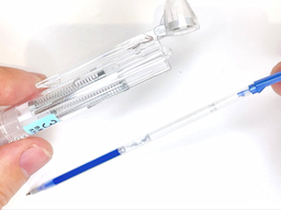 ケースに青インク芯を装着するの画像3