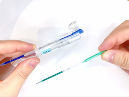 ケースに緑インク芯を装着するの画像4