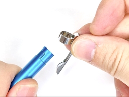 ケースにクリップを装着するの画像1