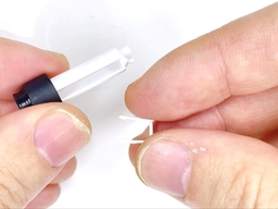 ノック部品に消しゴム上下部品を装着するの画像1