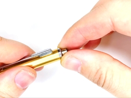 （補足）ペン上部の金具は外れないの画像1