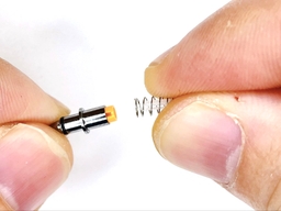 口金に白部品+バネを装着するの画像1