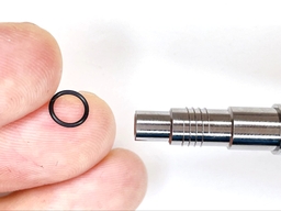 ペン先端にゴム輪を装着するの画像1