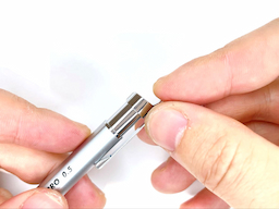 ケースにクリップを装着するの画像2