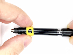 シャー芯の濃さ表示枠を装着するの画像2