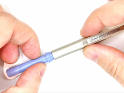 ケースと内部のプラスチック筒を装着するの画像2