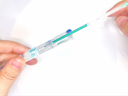 ケースに緑インク芯を装着するの画像3