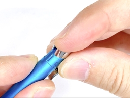 ケースにクリップを装着するの画像2