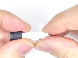 ノック部品に消しゴム上下部品を装着するの画像2