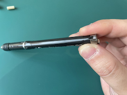 クリップ金具を装着する