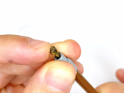 （補足）チャックは芯タンクをペン先に押し込み、輪を下ろすと開くの画像3