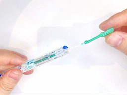 ケースに緑インク芯を装着するの画像2