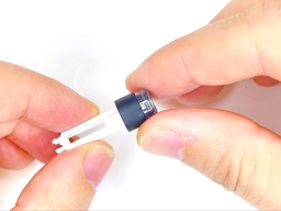 ノック部品に透明キャップを装着するの画像3