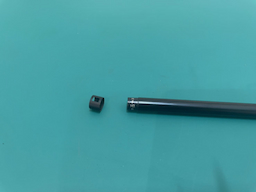 本体ケースから黒い輪っかの部品を外す
