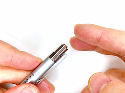 ケースにクリップを装着するの画像4