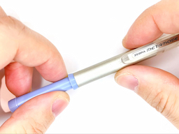 ケースと内部のプラスチック筒を装着するの画像4