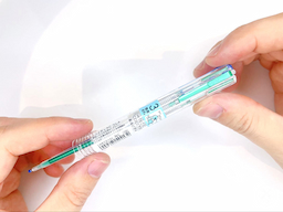 ケースに緑インク芯を装着するの画像1