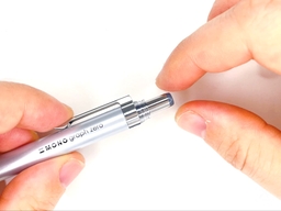 ペン本体にノック部品を装着するの画像4