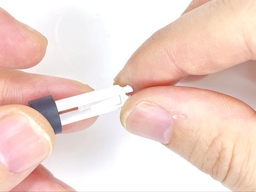 ノック部品に消しゴム上下部品を装着するの画像4