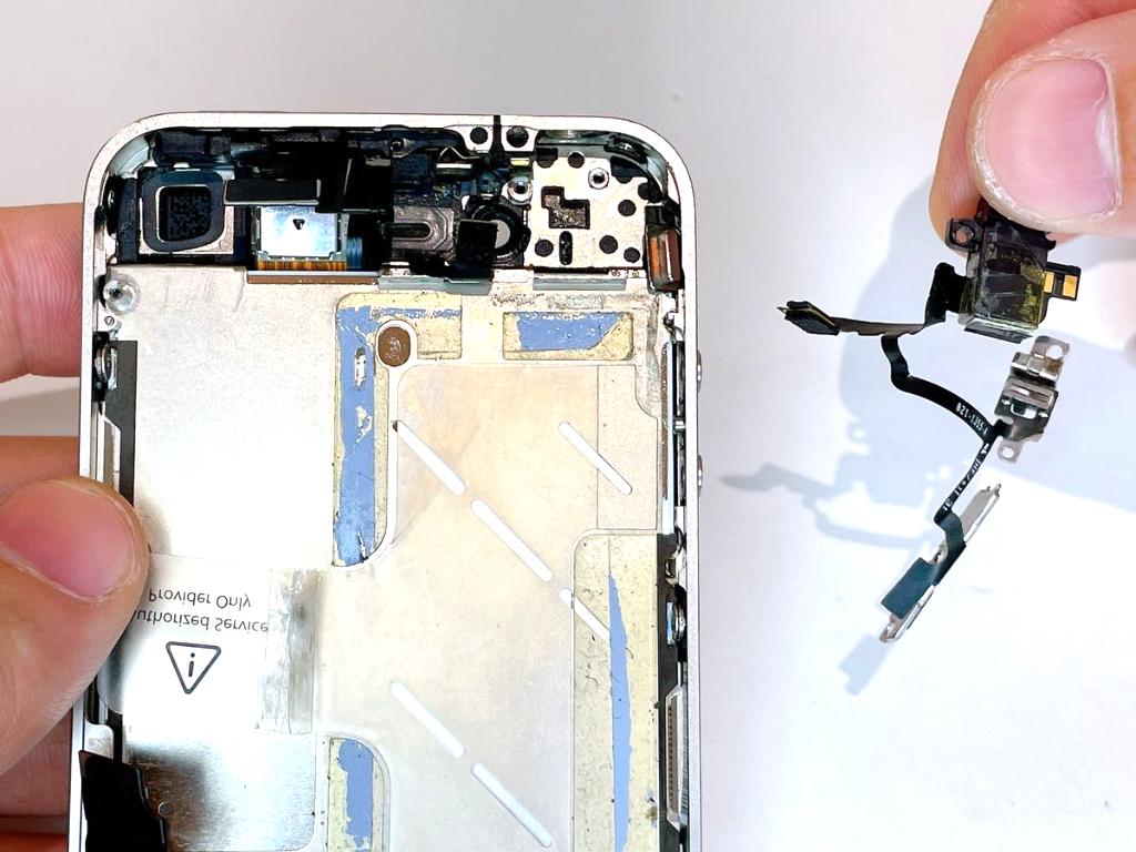 iPhone4のイヤホン・音量・サイレントケーブル交換方法