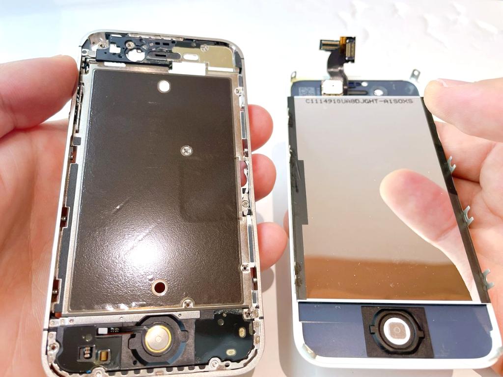 iPhone4Sのディスプレイ交換