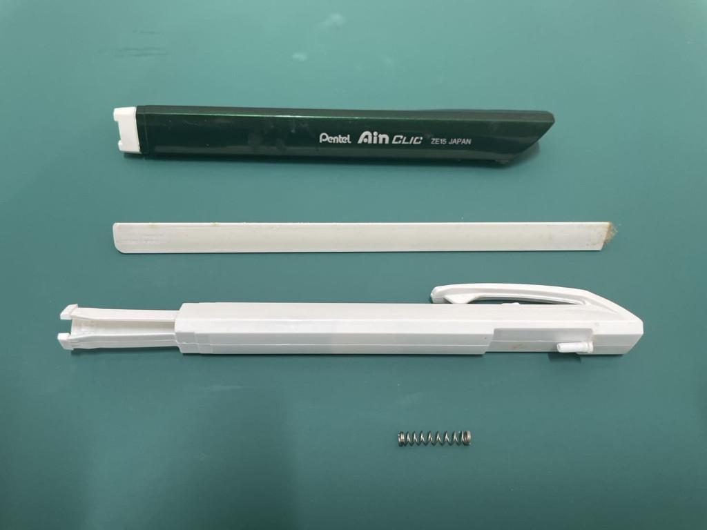 ノック式消しゴム「アインクリック」の分解方法