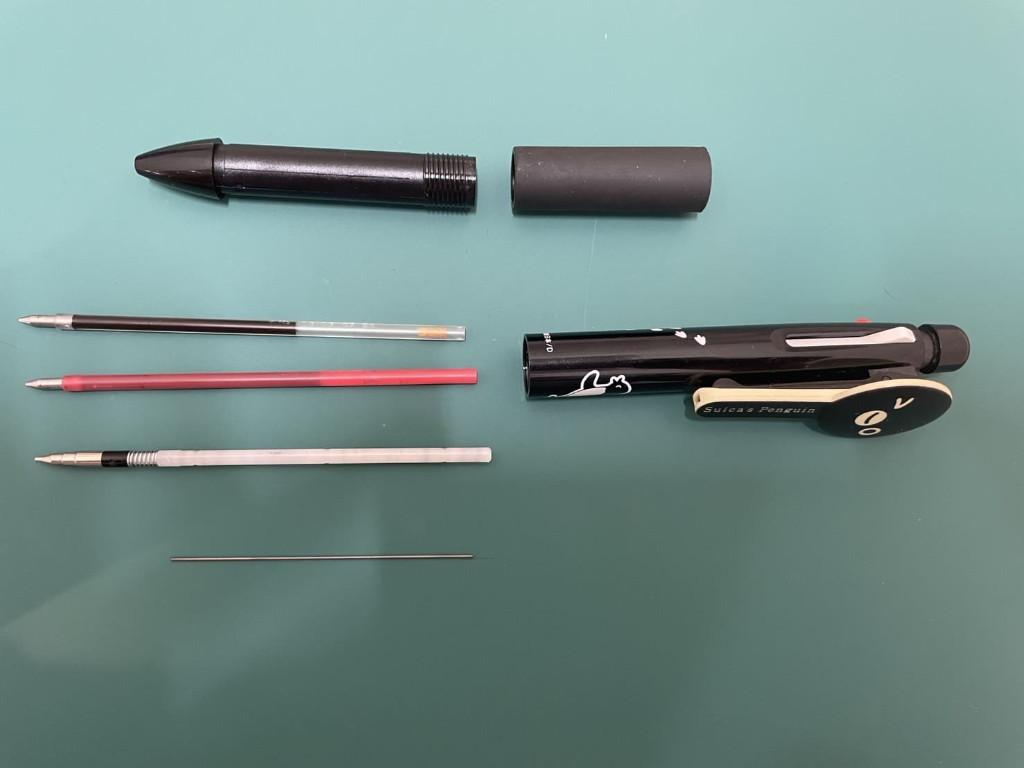 Suicaの3色ペンギンボールペンの分解方法