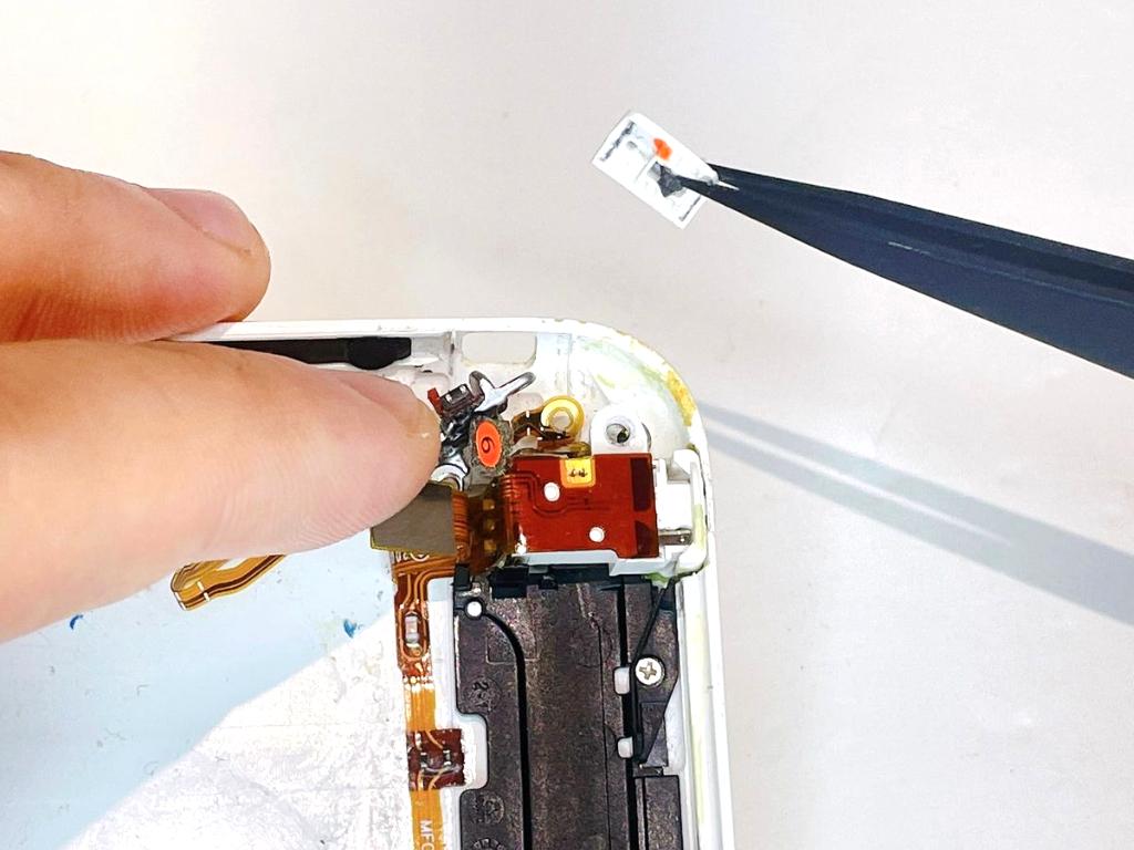 【iPhone3GS】サイレントスイッチの交換方法のアイキャッチ画像