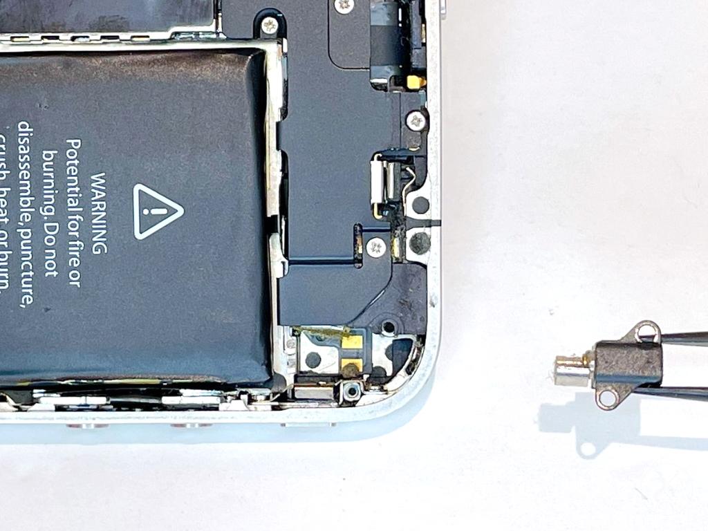 iPhone4のバイブレーター交換方法