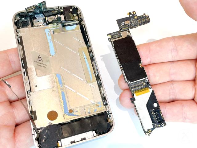 iPhone4の基板（ロジックボード）交換方法