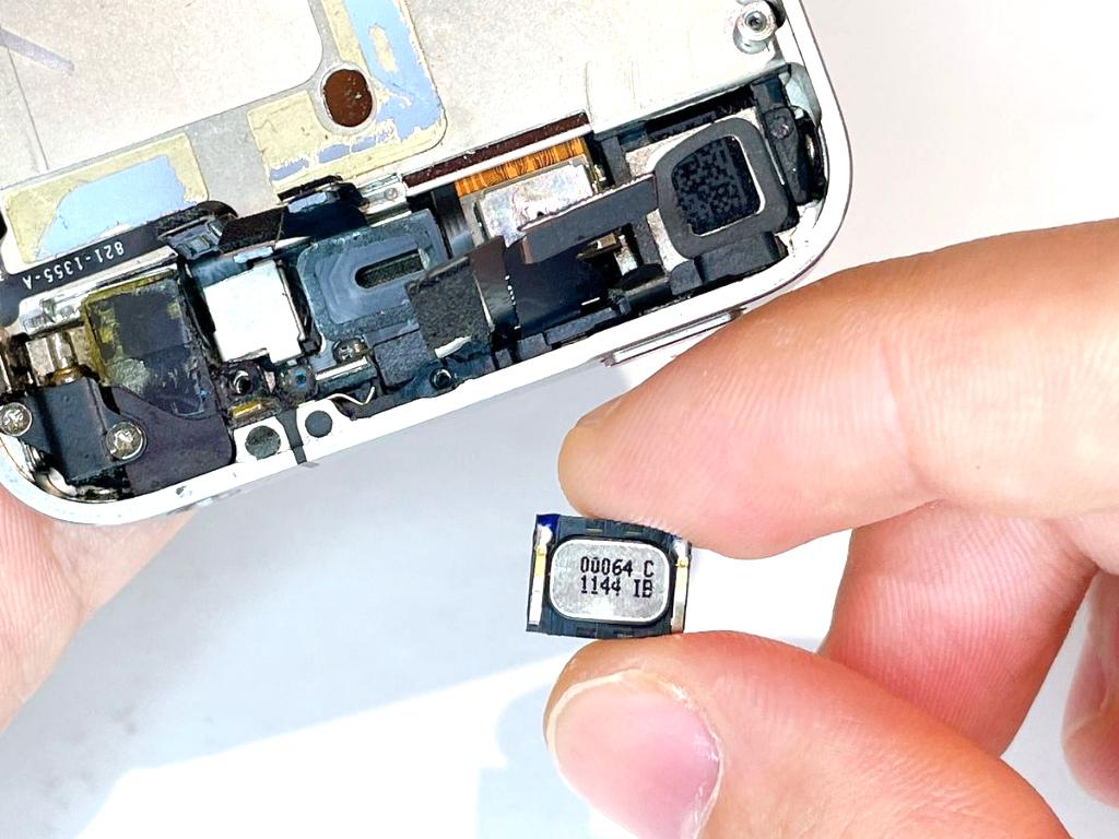 iPhone4のイヤースピーカー交換方法