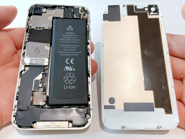 iPhone4Sの背面パネル交換