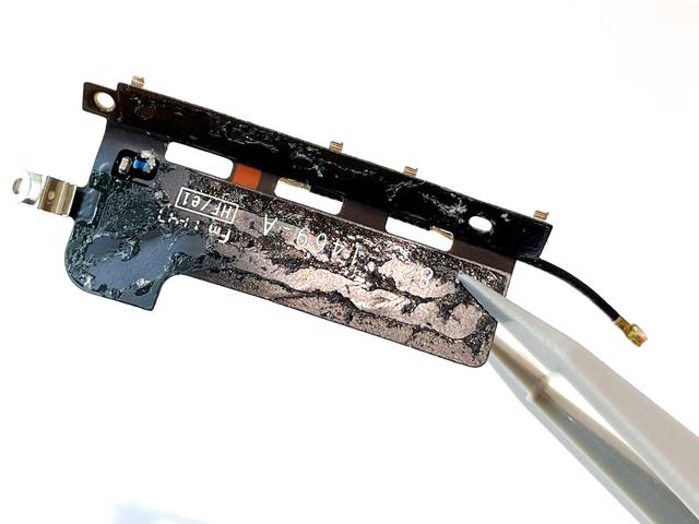 iPhone4Sのモバイル通信用アンテナ交換