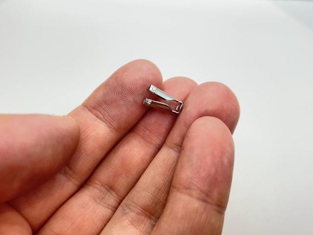 消しゴムの金具の写真