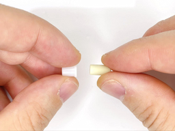 消しゴムにケース結合部を装着するの画像1