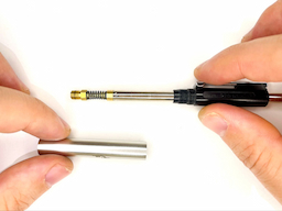 銀色ケースを装着するの画像1