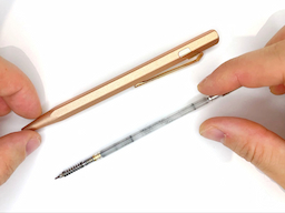 ケースに芯タンクを装着するの画像1