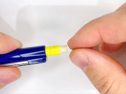 ケース上部に消しゴムを装着するの画像3