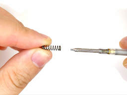 芯タンク先端のバネを外すの画像3